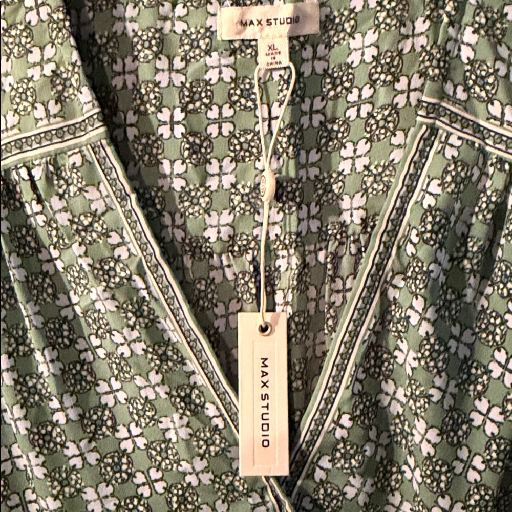 Max Studio Green Patterned Blouse - Picture 2 of 5